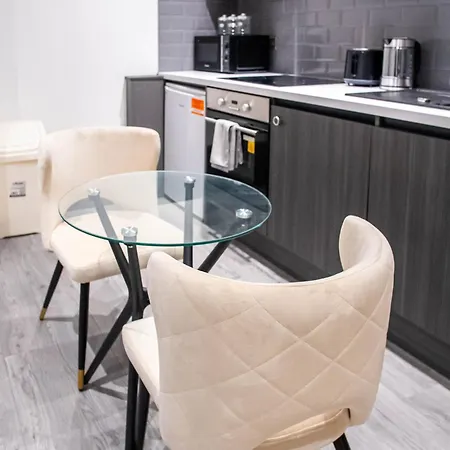 Bradford Bliss - Sleeps 2 Apartment
