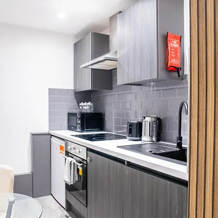 Bradford Bliss - Sleeps 2 Apartment *